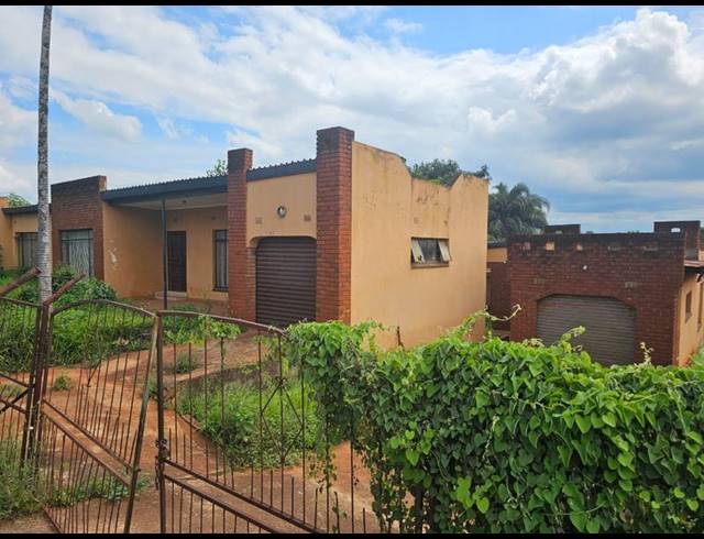 5 BEDROOM HOUSE FOR SALE IN SIBASA
